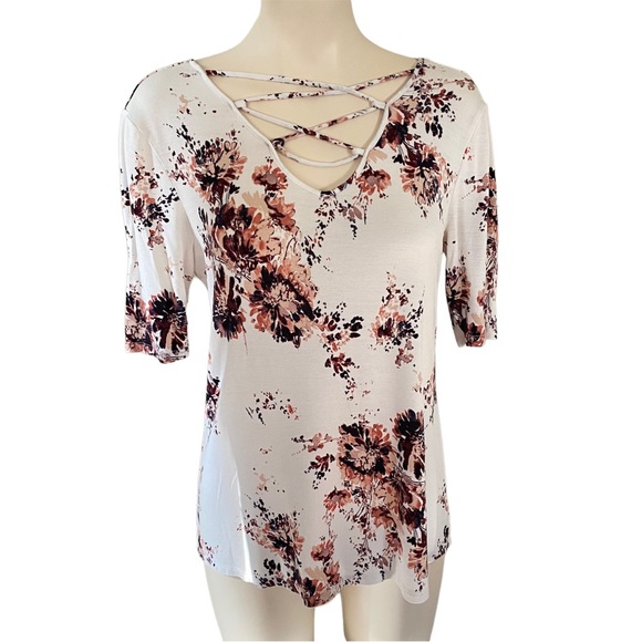 🍋2/$20 MAURICES Women’s Floral Strappy Neck Tee M - Picture 3 of 9